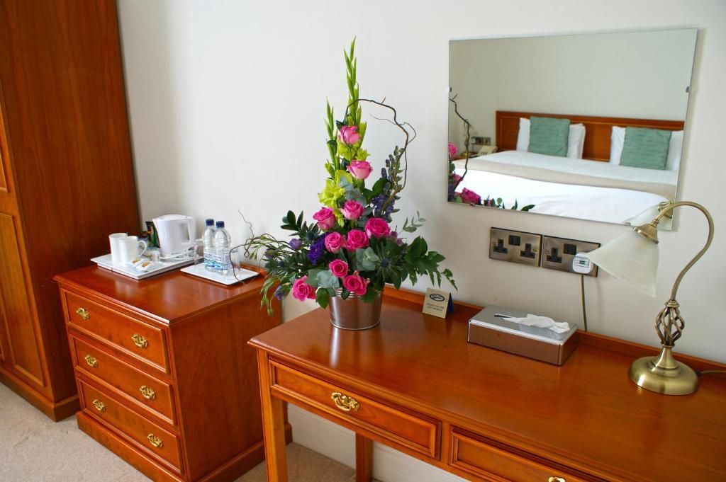 The Wyastone Hotel Cheltenham Ruang foto