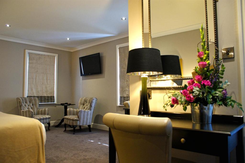 The Wyastone Hotel Cheltenham Bagian luar foto