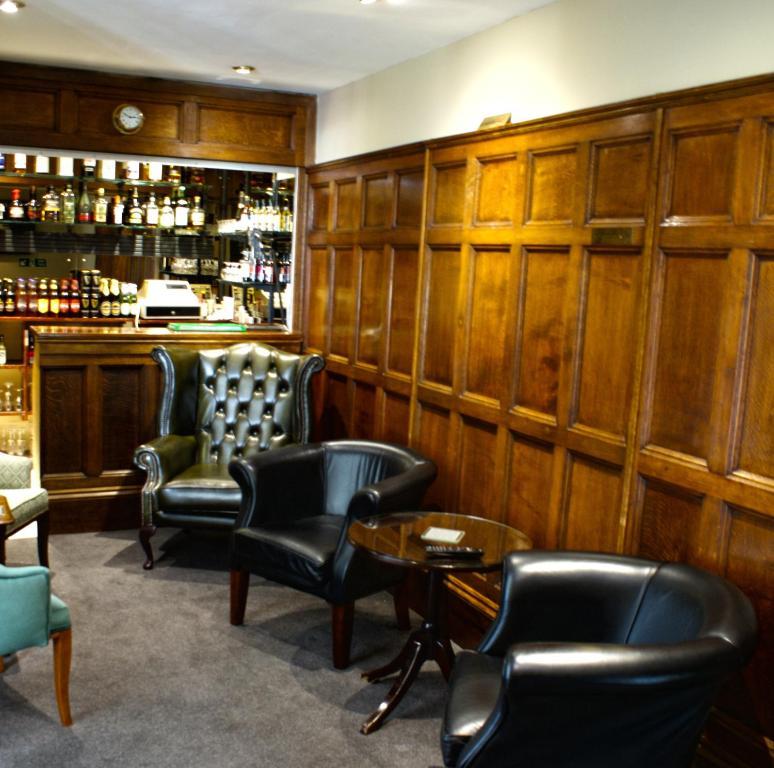 The Wyastone Hotel Cheltenham Bagian luar foto