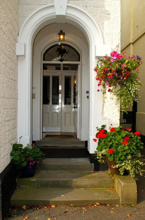 The Wyastone Hotel Cheltenham Bagian luar foto