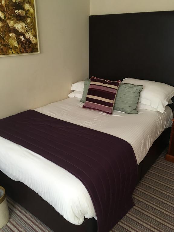 The Wyastone Hotel Cheltenham Bagian luar foto