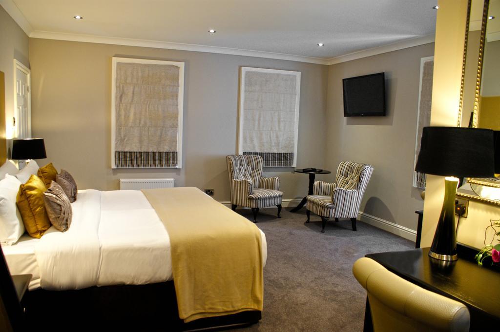 The Wyastone Hotel Cheltenham Bagian luar foto