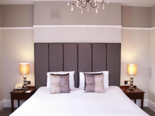 The Wyastone Hotel Cheltenham Bagian luar foto