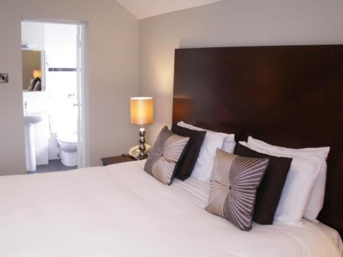 The Wyastone Hotel Cheltenham Bagian luar foto